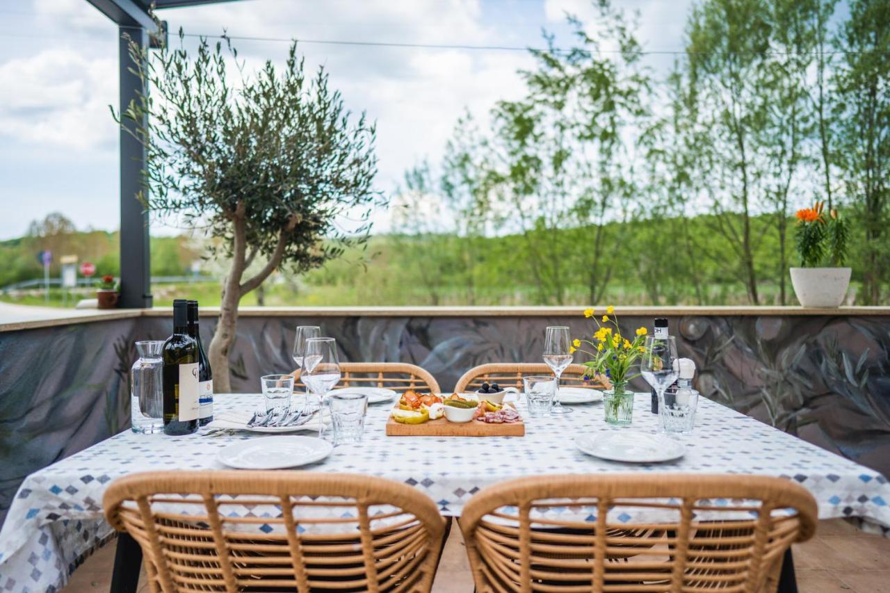 Ponte Porton Dining & Lodging 그로즈냔 외부 사진